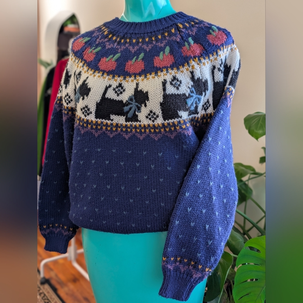 Large Scottie Dog Detailed Sweater